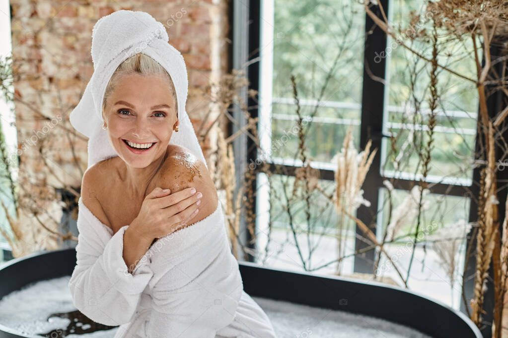 Body scrub treatment with natural salts.